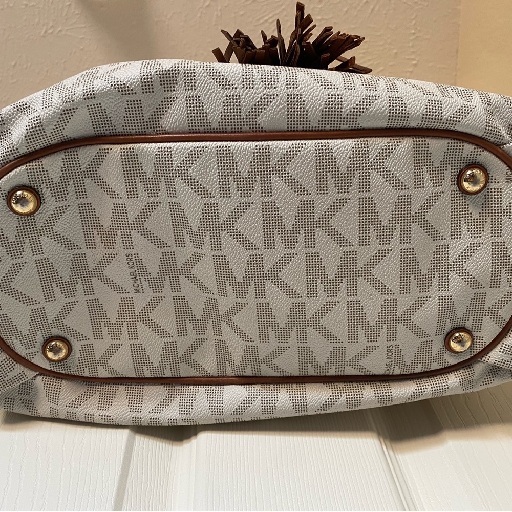 Michael Kors Logo Shoulder Bag - Picture 2 of 5